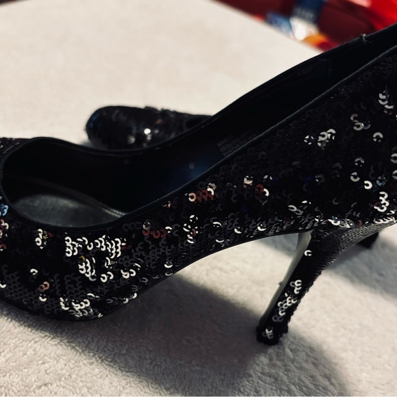 White House Black Market Shoes - Almost Brand New Heels By White House / Black Market - Size 8 M - Box 50